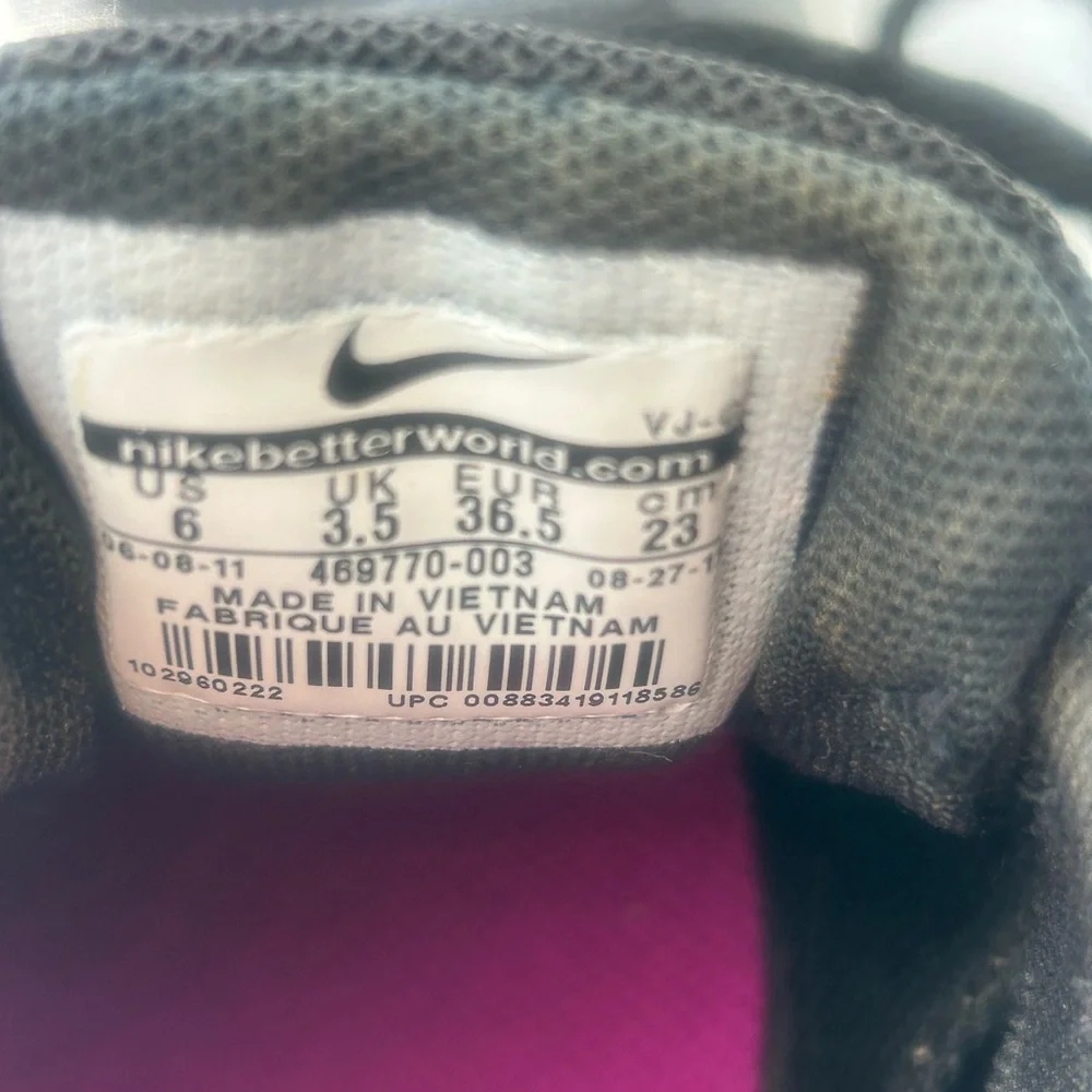 Nike Move Fit Women’s Black & Pink Training Sneakers - Picture 4 of 4
